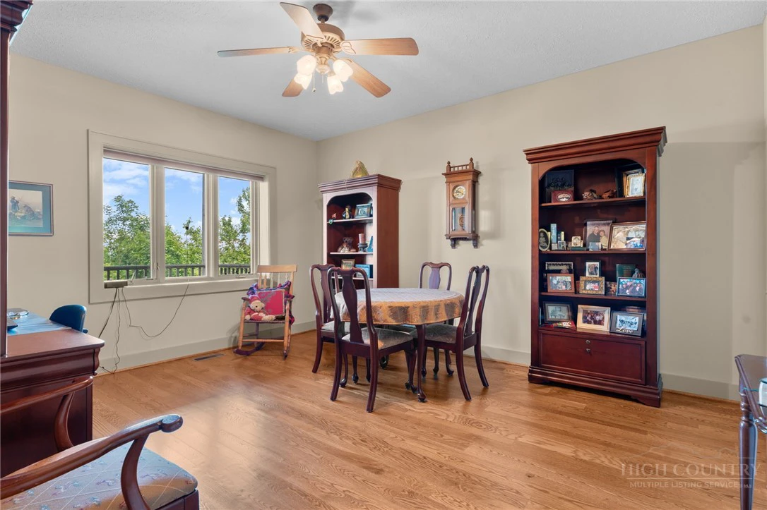 Image number 10 for the current listing