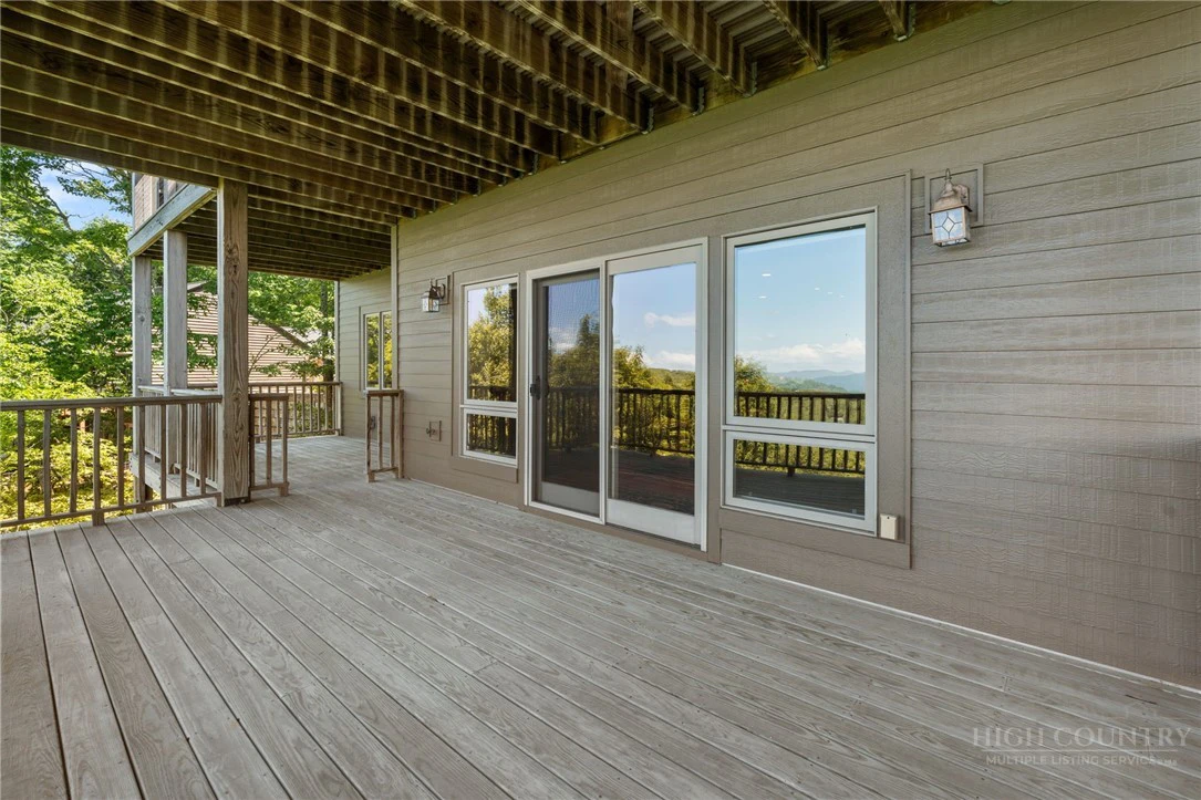 Image number 16 for the current listing