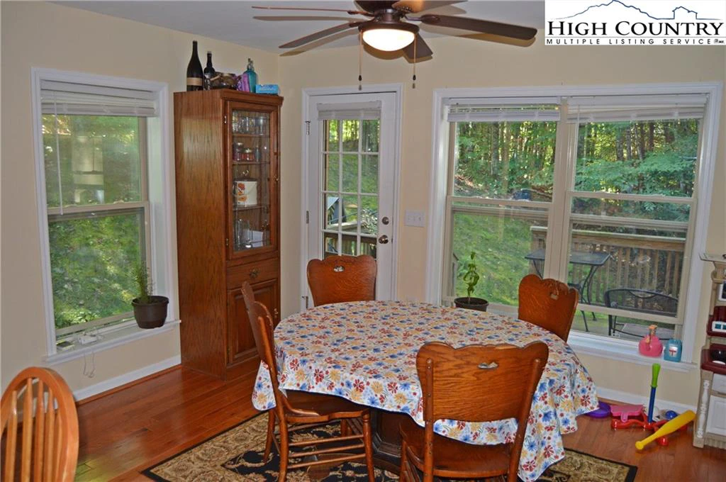 Image number 13 for the current listing