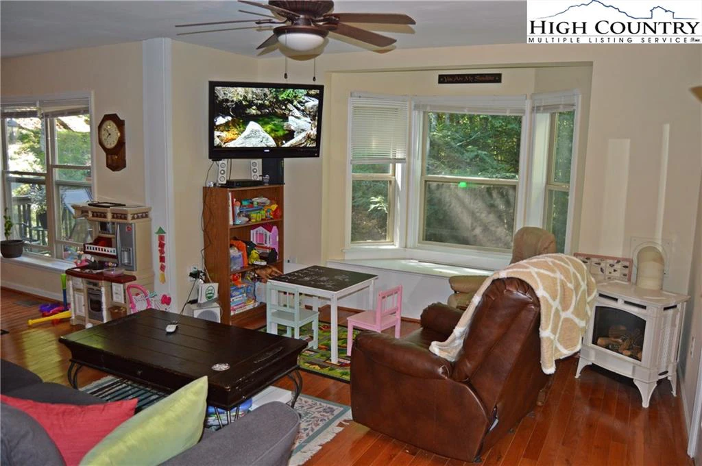 Image number 10 for the current listing