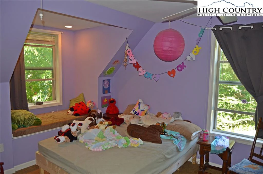 Image number 9 for the current listing