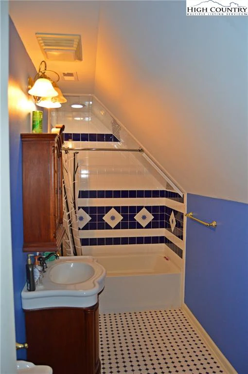 Image number 5 for the current listing