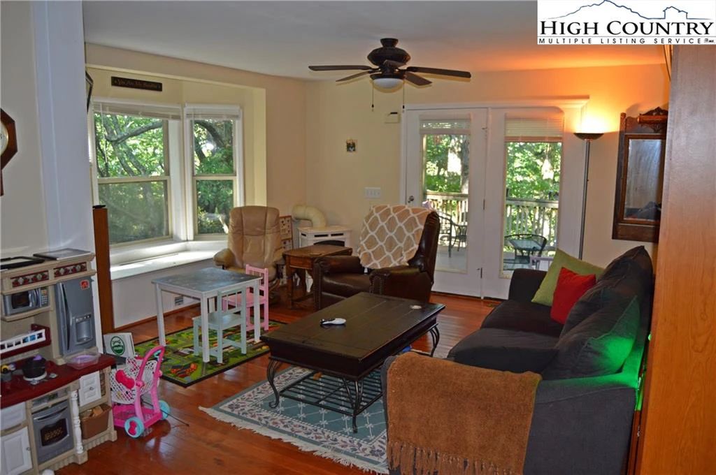 Image number 20 for the current listing