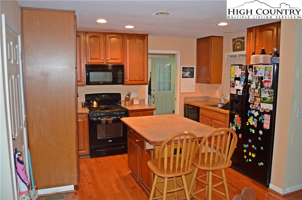 Image number 19 for the current listing