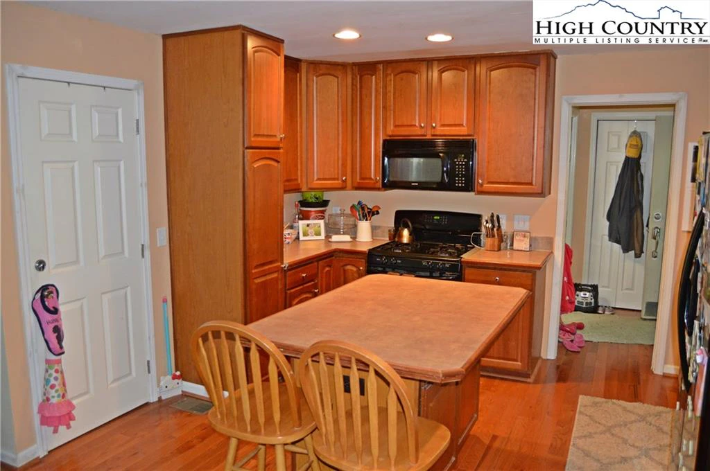 Image number 18 for the current listing
