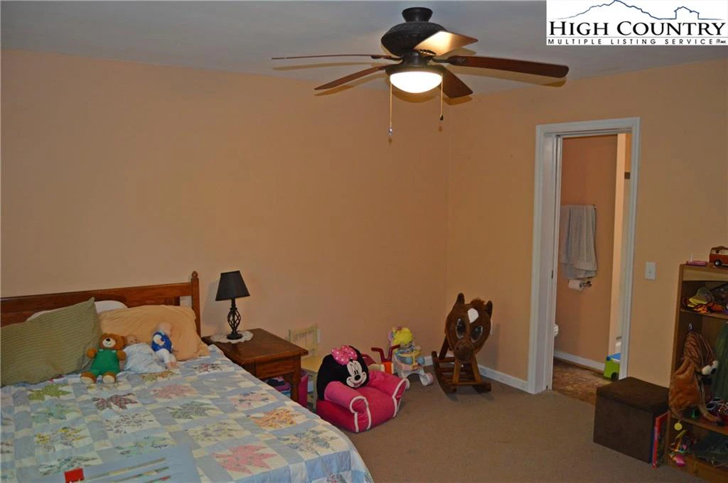 Image number 16 for the current listing