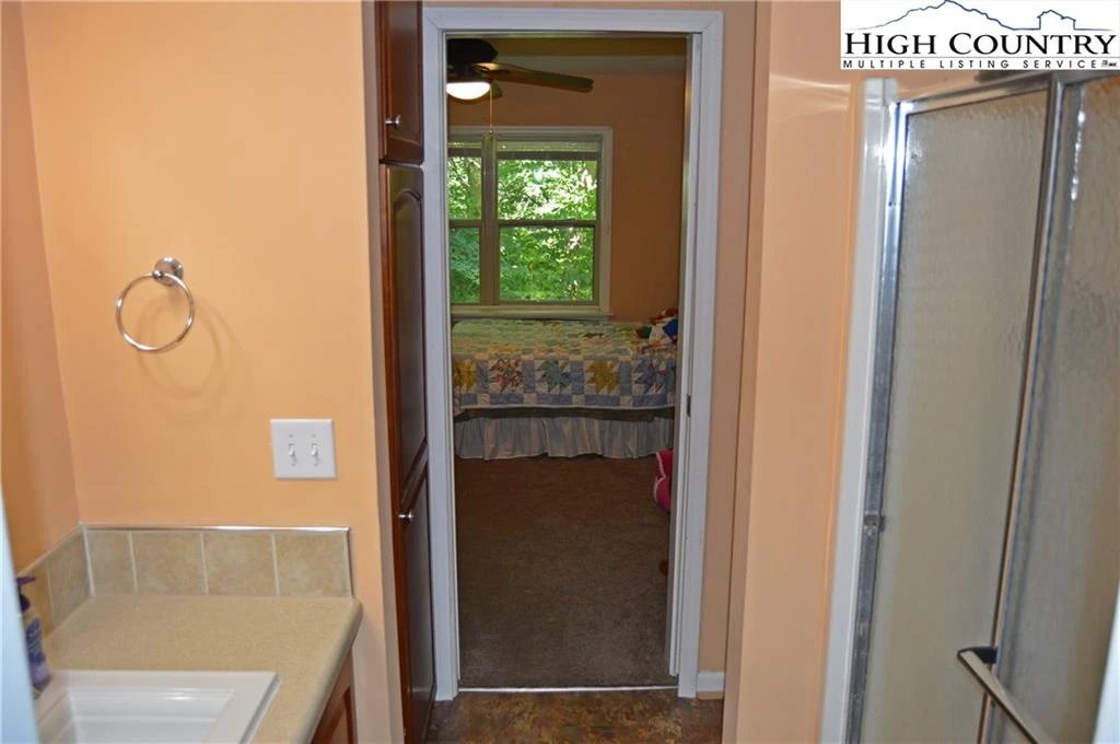 Image number 14 for the current listing