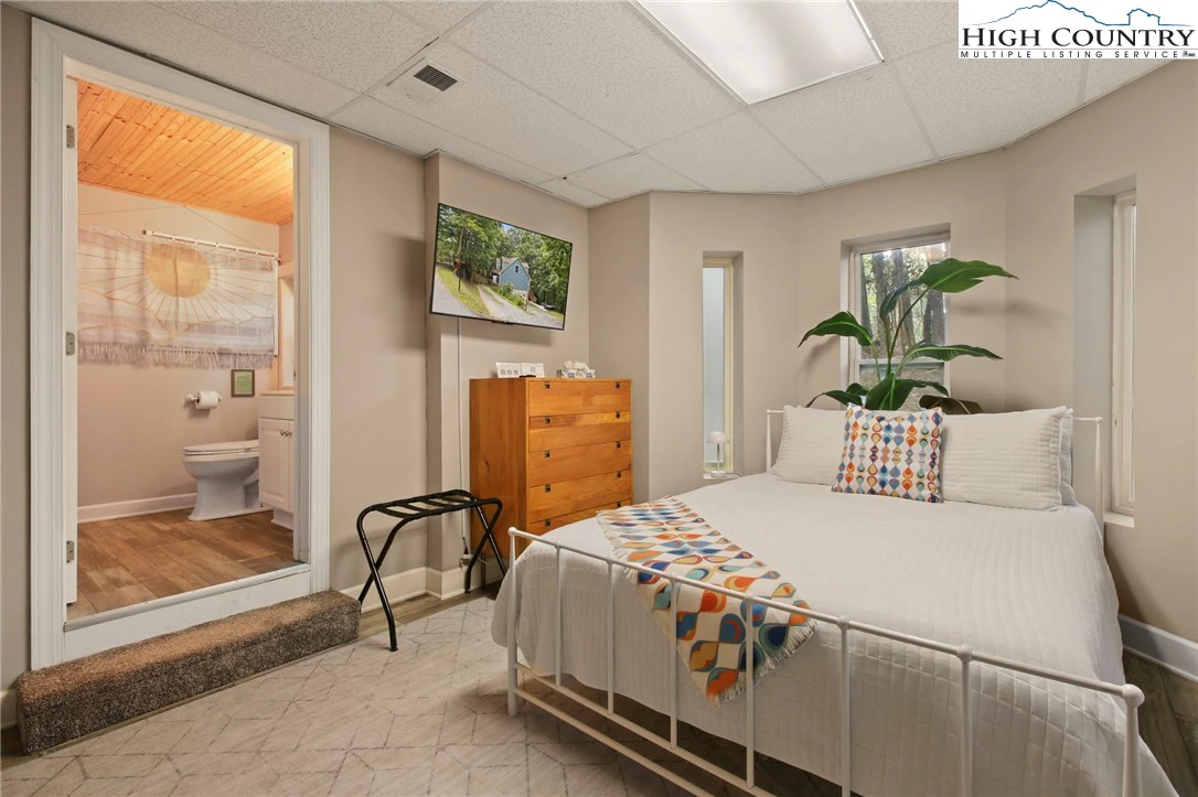 Image number 8 for the current listing