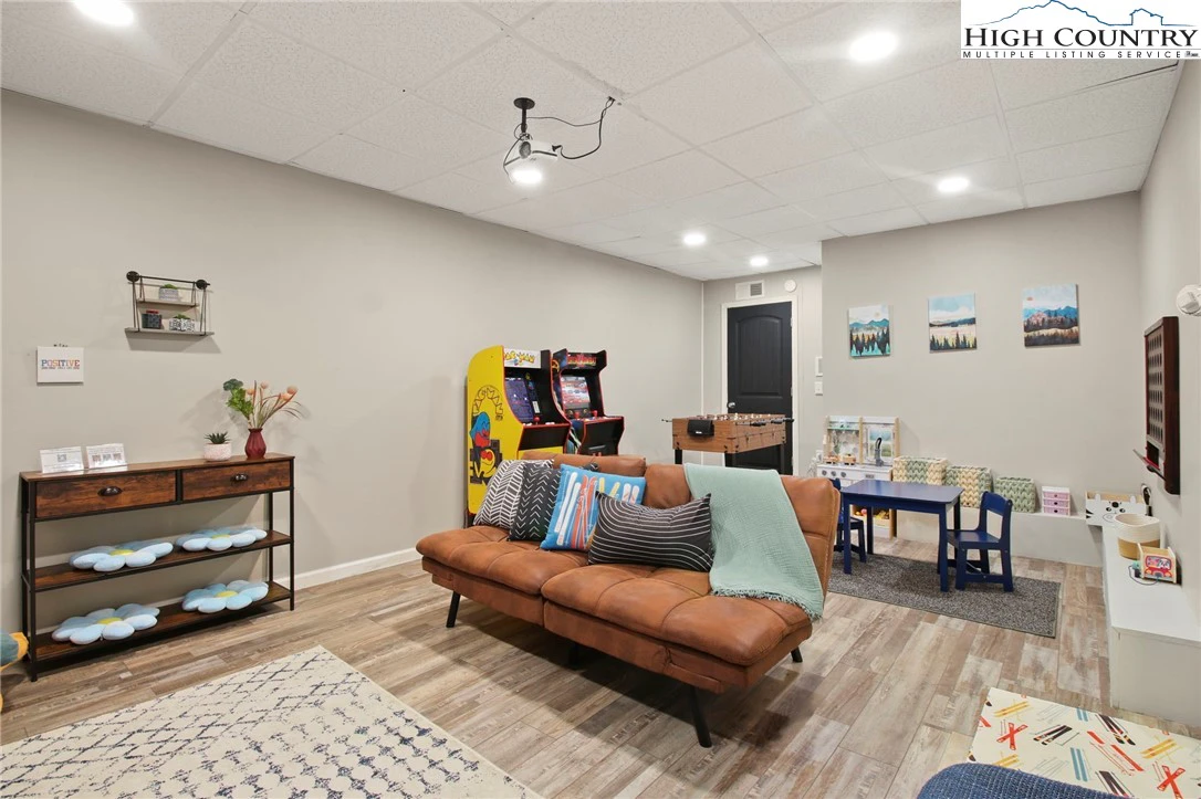 Image number 2 for the current listing