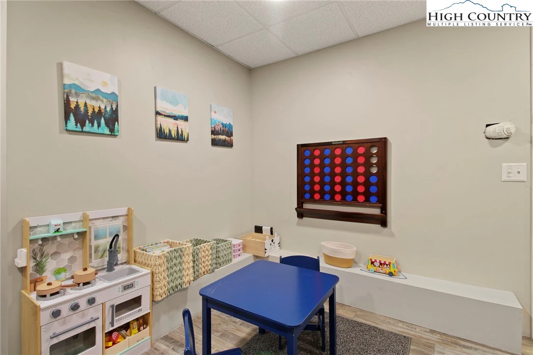 Image number 14 for the current listing