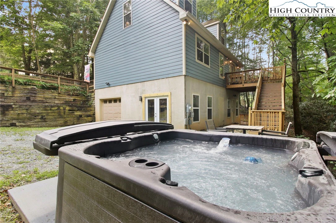 Image number 15 for the current listing
