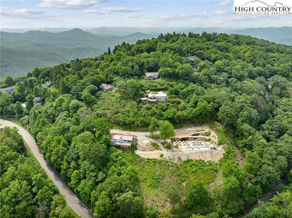 Image number 14 for the current listing