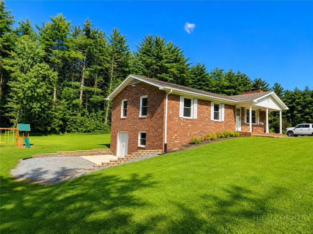 Image number 3 for the current listing