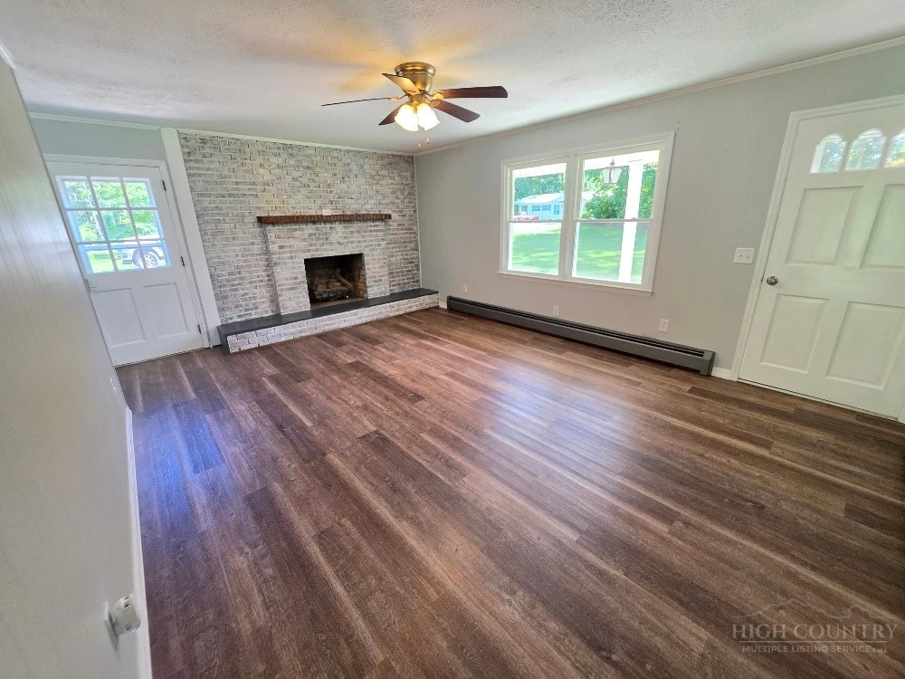 Image number 6 for the current listing