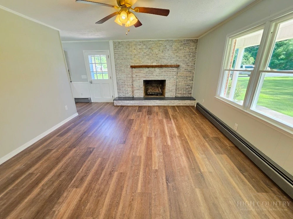 Image number 7 for the current listing