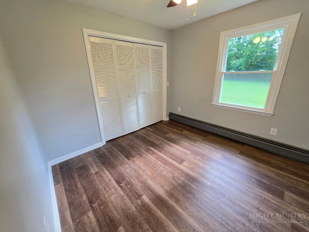 Image number 18 for the current listing