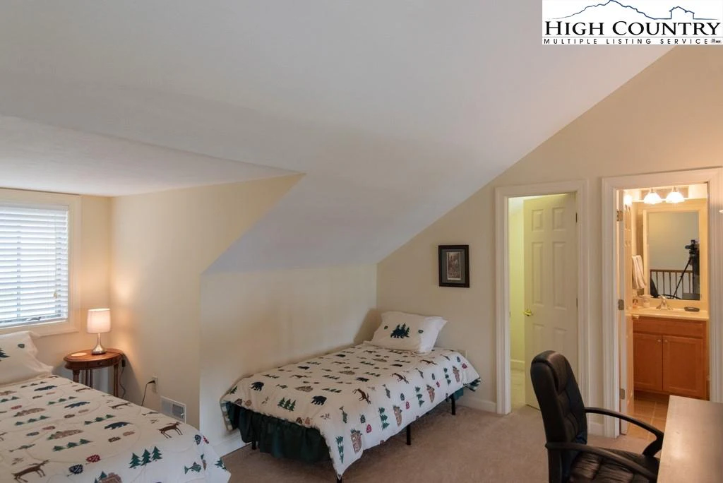 Image number 9 for the current listing