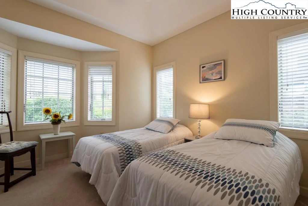 Image number 10 for the current listing