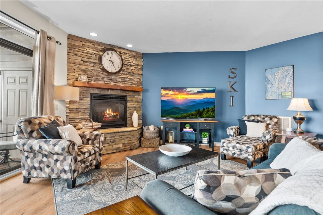 Image number 10 for the current listing