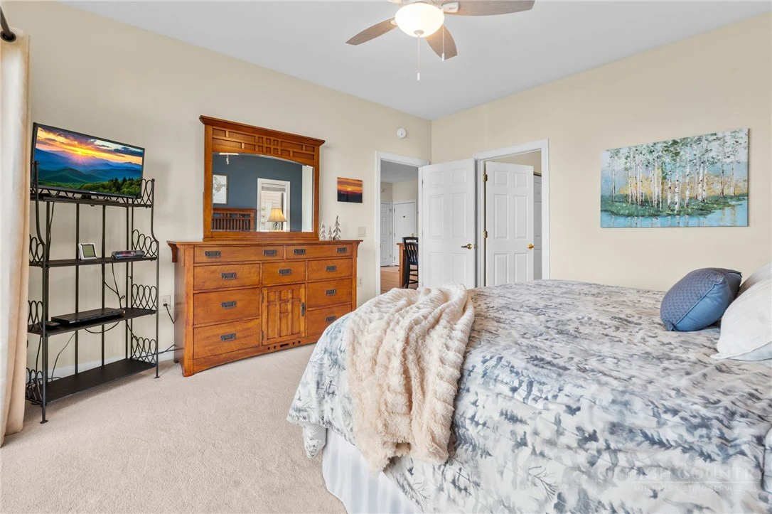 Image number 21 for the current listing