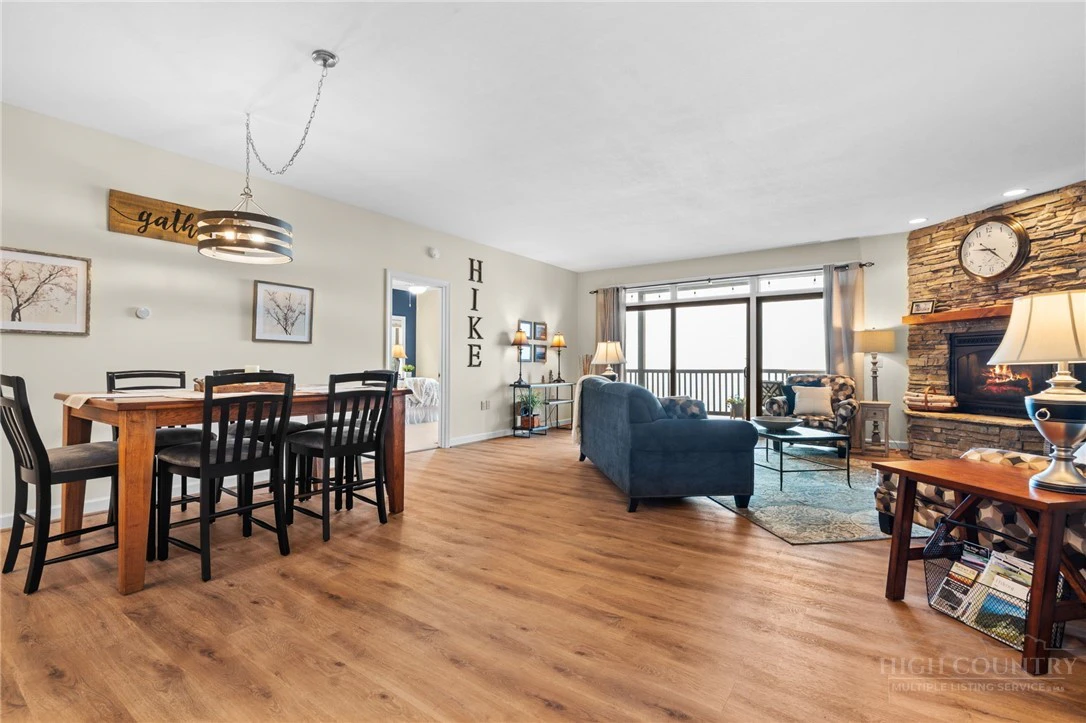 Image number 9 for the current listing