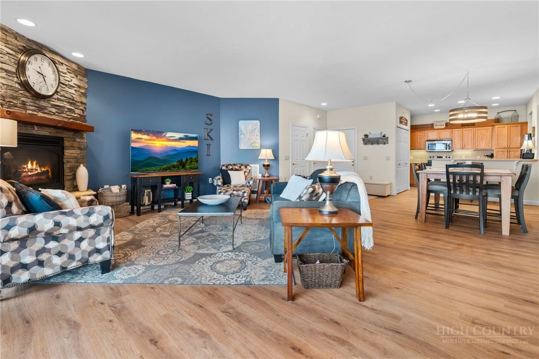 Image number 11 for the current listing