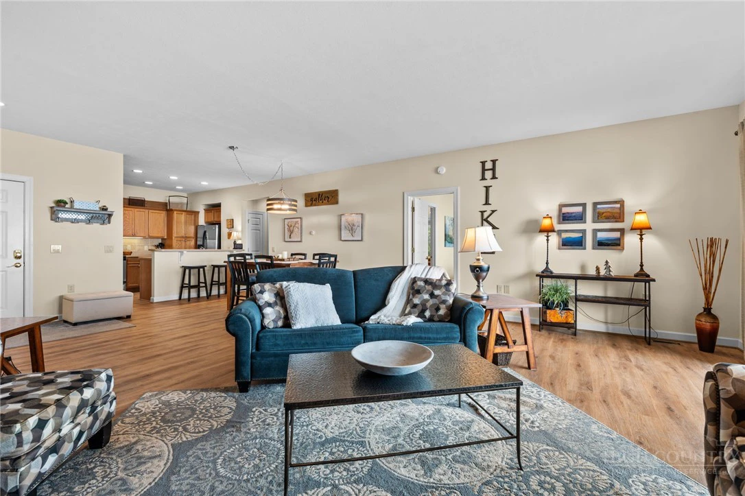 Image number 12 for the current listing