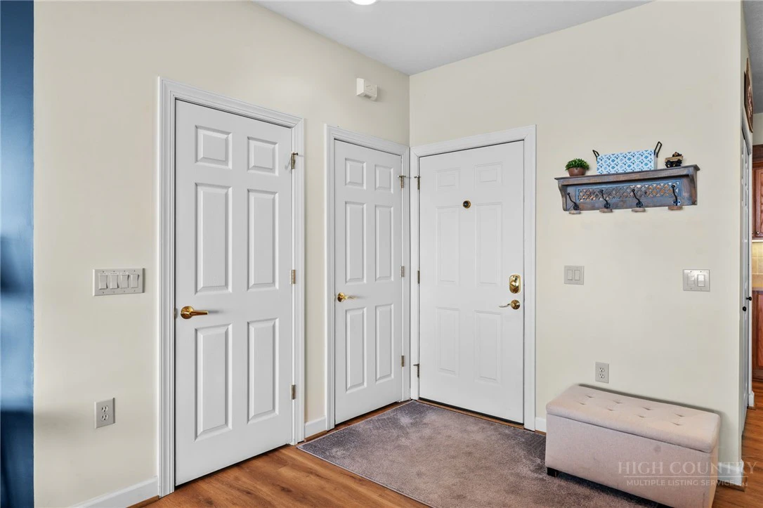 Image number 8 for the current listing