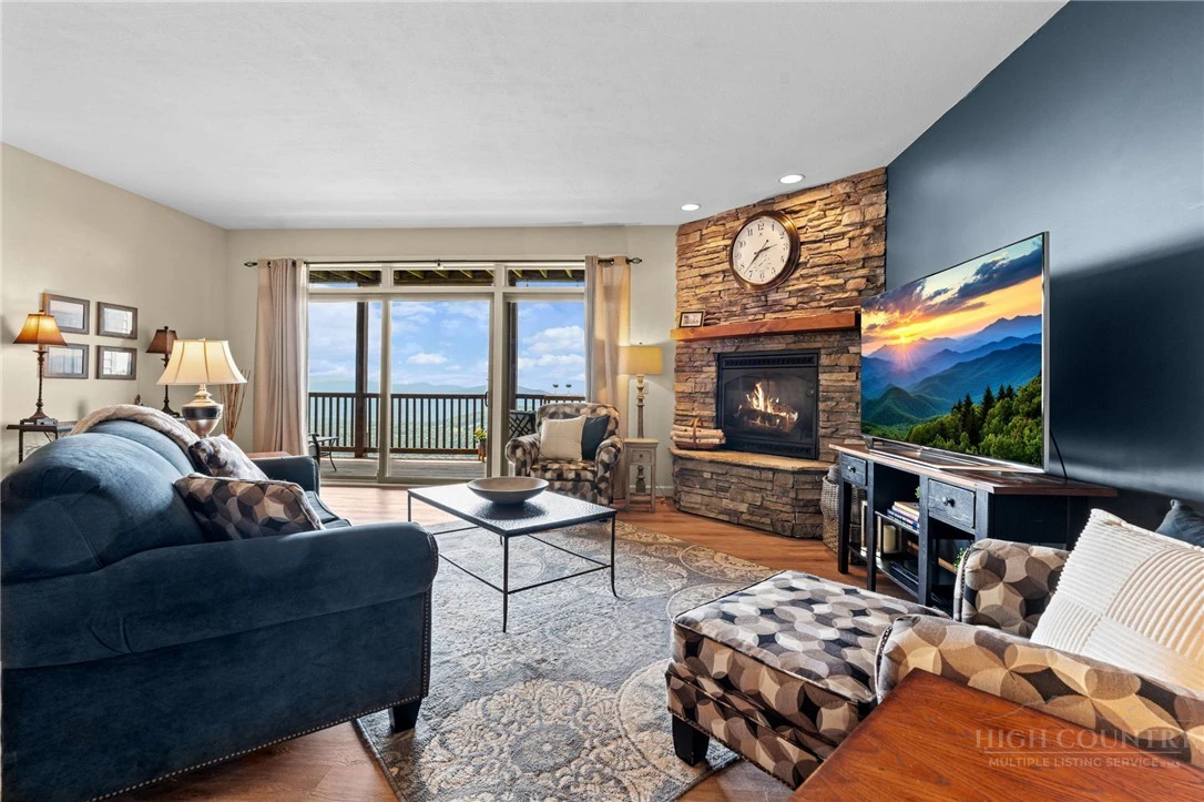 Image number 4 for the current listing