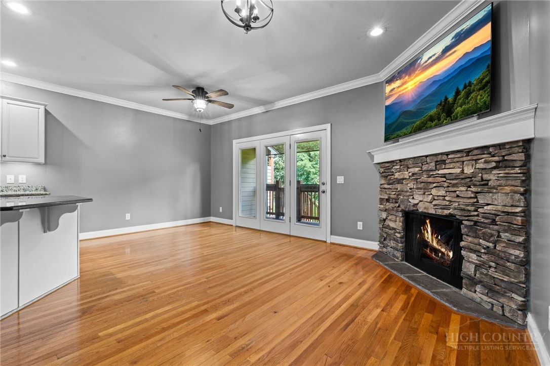 Image number 6 for the current listing