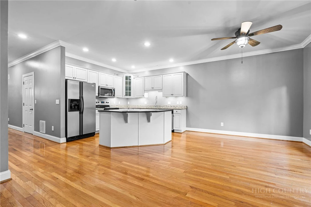 Image number 7 for the current listing