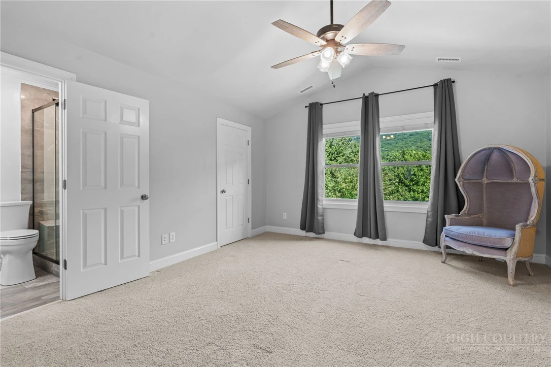 Image number 14 for the current listing