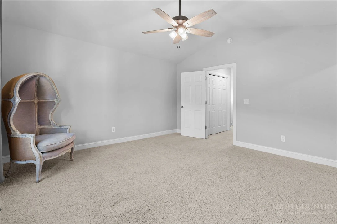 Image number 15 for the current listing