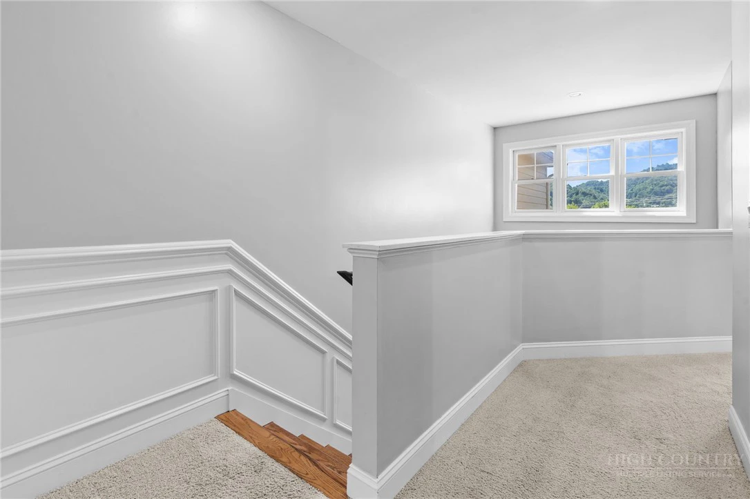 Image number 13 for the current listing