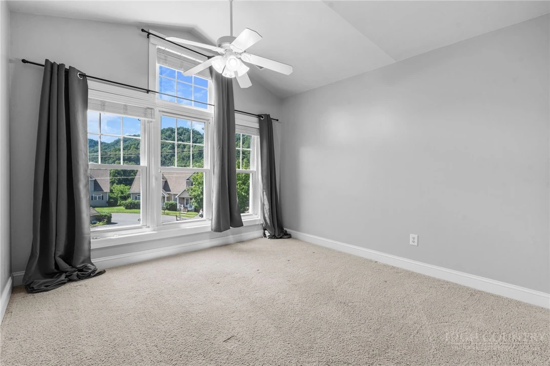 Image number 21 for the current listing