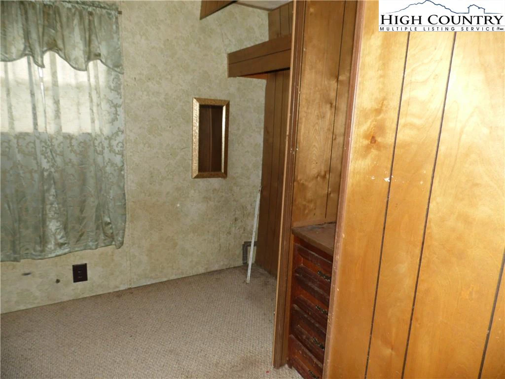 Image number 8 for the current listing