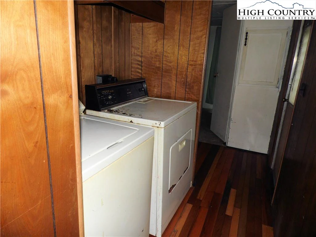 Image number 7 for the current listing