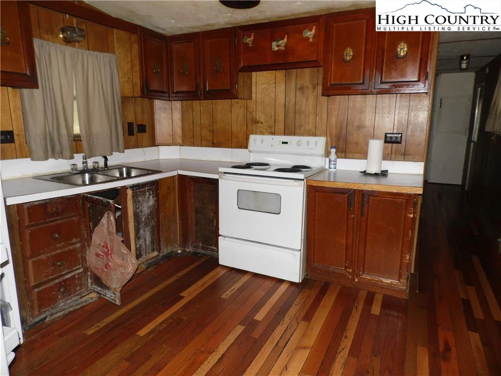 Image number 12 for the current listing