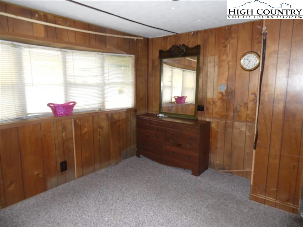 Image number 11 for the current listing