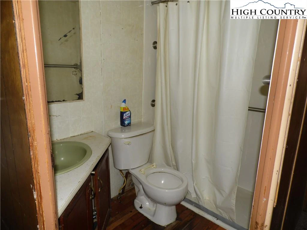 Image number 2 for the current listing