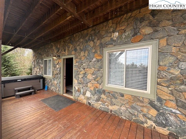 Image number 14 for the current listing