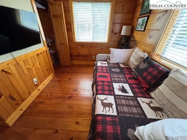 Image number 3 for the current listing