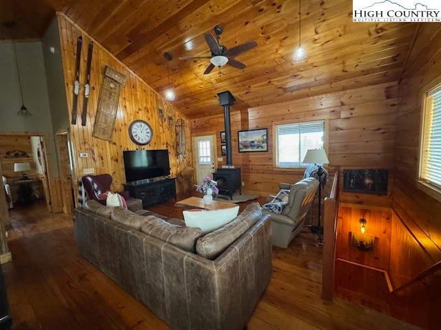 Image number 4 for the current listing