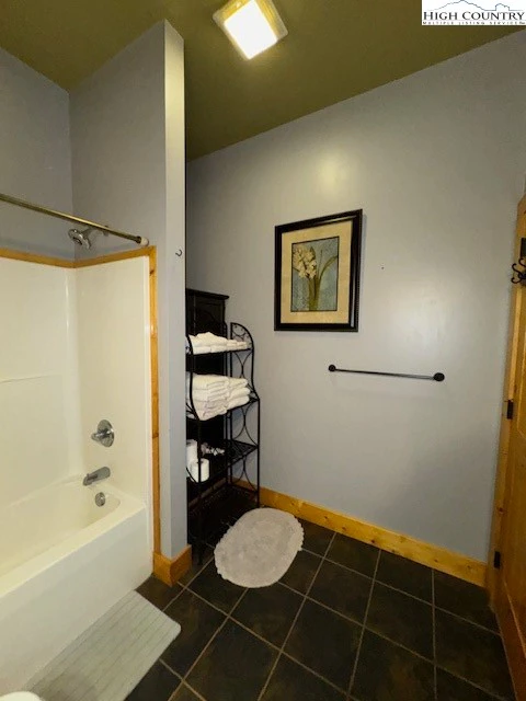 Image number 9 for the current listing