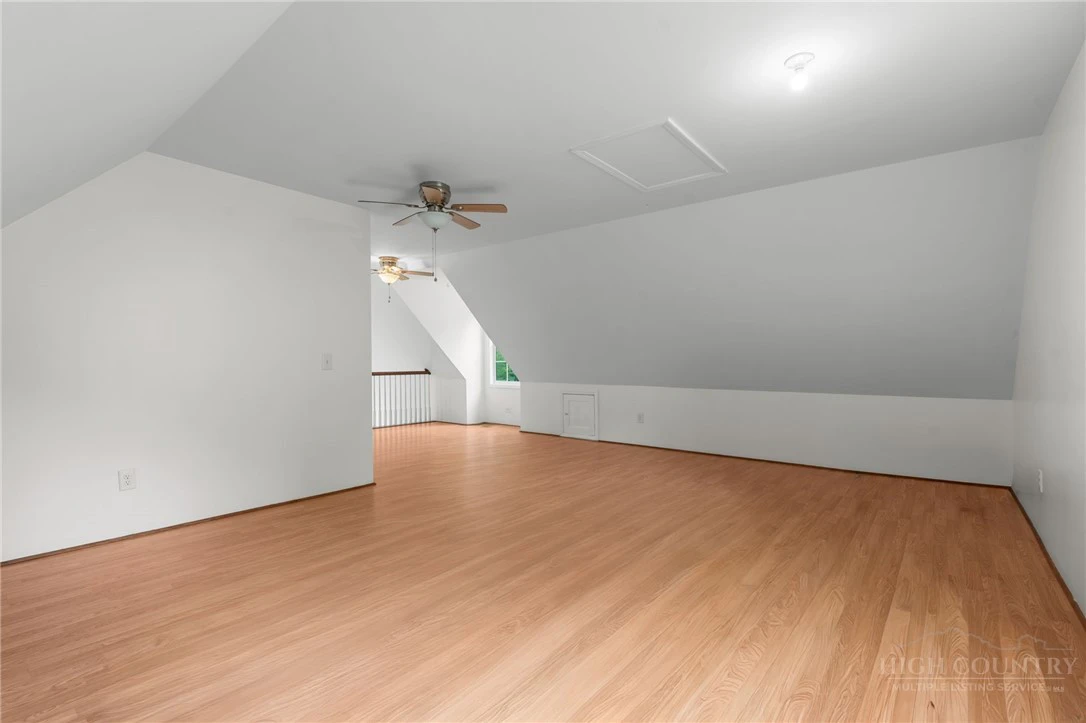 Image number 18 for the current listing