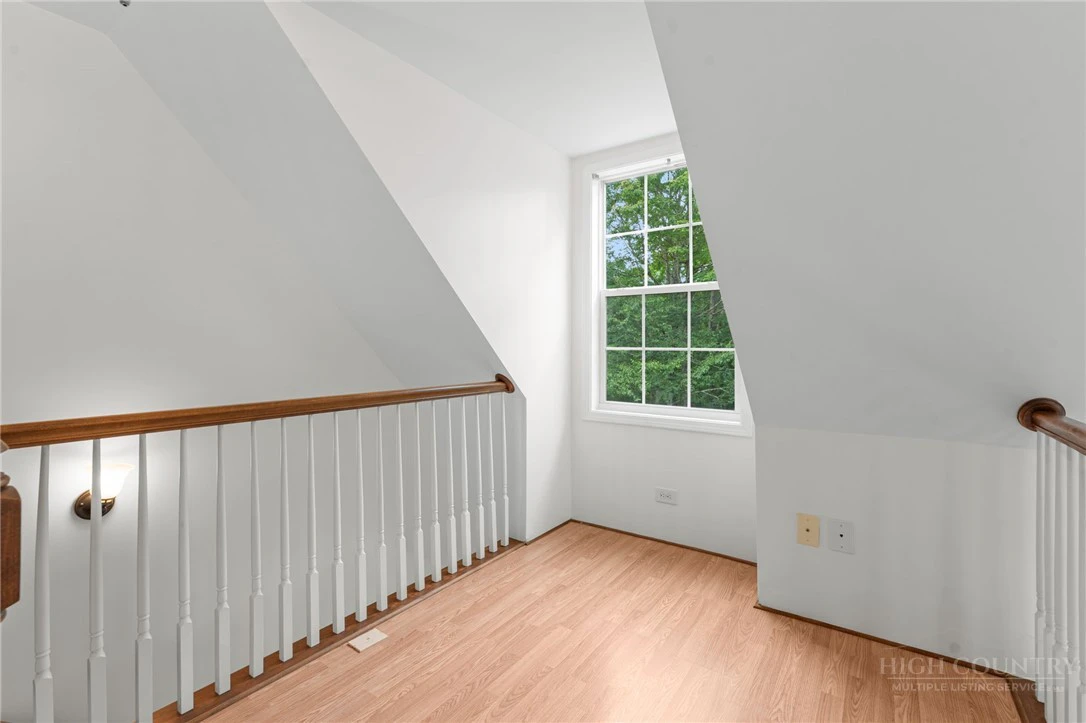 Image number 20 for the current listing