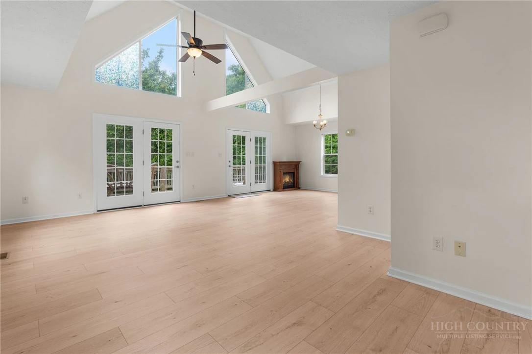 Image number 3 for the current listing