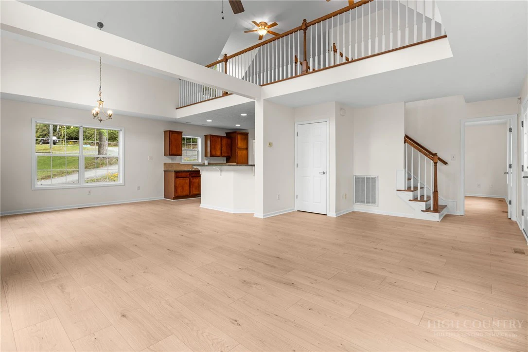 Image number 5 for the current listing