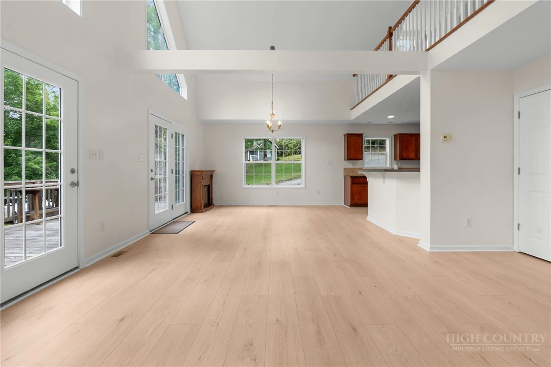 Image number 4 for the current listing