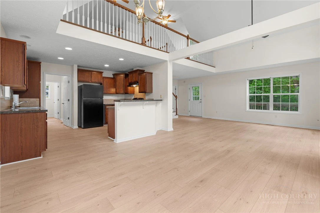 Image number 6 for the current listing